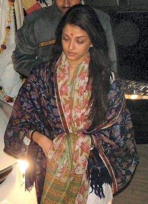 9 Pictures of Aishwarya Rai without Makeup | Styles At Life Aishwarya Rai Without Makeup, Aishwarya Rai Makeup, ऐश्वर्या राय, Aishwarya Rai Pictures, Bollywood Makeup, Celebs Without Makeup, Aishwarya Rai Photo, Bollywood Bridal, Actress Without Makeup