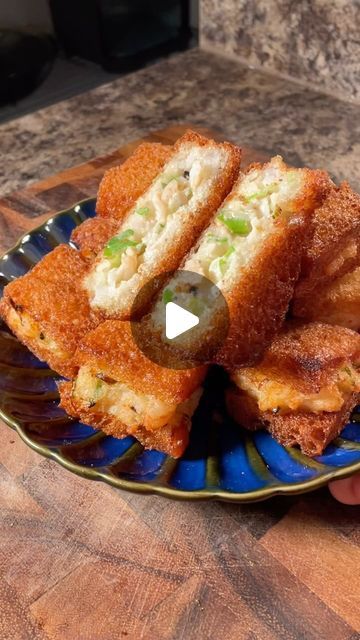 Toast Appetizers, Prawn Toast, Prawns Recipe, Prawn Dishes, Shrimp Toast, Bread Sauce, Pizza Roll, Asian Snacks, Black Sesame Seeds