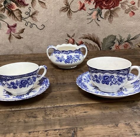 Crown Ducal “Bristol” blue scalloped edge china set 109 pcs, set for 8+some extras $3300 #crownducalbristol #crownducal #blueandwhitechina #traditionalhome #consignment Antique Crown, Crown Ducal, China Set, Blue And White China, China Sets, Scalloped Edge, Traditional House, Bristol, Boston