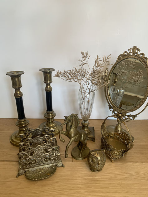 This lovely brass collection 😍 Thrift Wishlist Home Decor, Thrift Trinkets, Brass Trinkets, Antique Store Aesthetic, Thrift Core, Vintage Boho Home, Thrift Decor, Thrift Flip Ideas, Vintage Trinkets