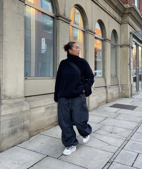 Minimal Edgy Style, Marj Moore, All Black Streetwear, Modest Streetwear Fashion, Carhartt Outfits, Turtleneck Streetwear, Modest Streetwear, Favours Ideas, Summer Swag Outfits