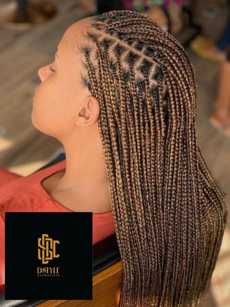 Knotless Braids With Color, Braids With Color, Colored Box Braids, Colored Braids, Box Braids Hairstyles For Black Women, Braids Hairstyles Pictures, Pelo Afro, Short Braids, Box Braids Styling