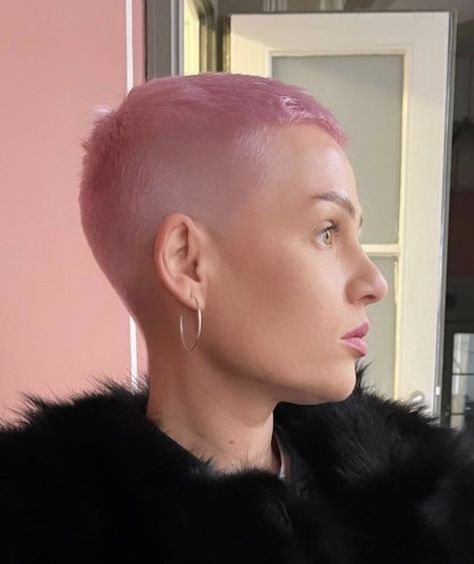 Pastel Pink Buzzcut, Pink Buzzcut Woman, Lavender Pixie Hair, Pink Buzzcut, Undercut Ideas, Buzzcut Girl, Multicolor Hair, Super Short Pixie, Shaving Cut