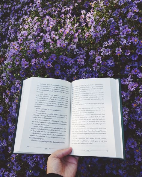 Purple Academia, Yellena James, Purple Books, Violet Aesthetic, An Open Book, Purple Vibe, Lavender Aesthetic, Book Logo, Book Flowers