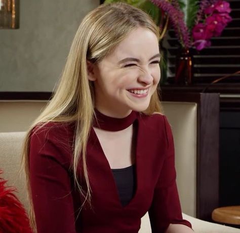 I always thought Maya Hart was a stunningly beautiful character. Sabrina Carpenter Maya Hart, Maya Hart Outfits, Hart Icon, Maya Hart, Beautiful Character, Girl Meets World, Looks Vintage, Sabrina Carpenter, Role Models