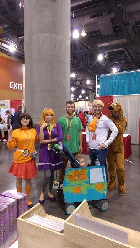 That scooby doo, though Funny Team Halloween Costumes, Scooby Doo Fancy Dress, 90s Kids Cartoons, Team Halloween Costumes, Comicon Cosplay, Scooby Doo Halloween, Best Cosplay Ever, Team Theme, Comic Con Costumes