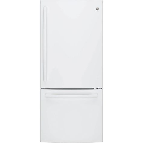 White Refrigerator Kitchen, Refrigerator Kitchen, White Refrigerator, Refrigerator Brands, Ge Refrigerator, Kitchen Appliances Refrigerators, Bottom Freezer Refrigerator, Door Alarms, Freezer Burn