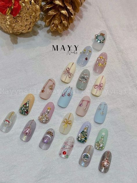 Nails Art Christmas Design, Elegant Holiday Nails Classy, Korean Nails Christmas, X Mas Nails Design, Ornament Nails Design, Korean Nail Art Christmas, Christmas Korean Nails, Christmas Nails Korean, Gel Christmas Nail Designs