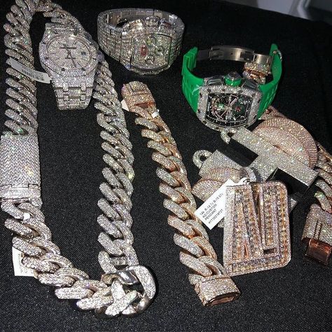 💎 Iced Out Watches n' Chains 💎 on Instagram: “Table's hella stacked wit ICE 🥶🥶 . ➡️DROP a follow for more ↪�️TURN on Post-Notification 🙋‍♂️TAG your Friends ⏩SAVE it for later 🚀SHARE it . 📸…” Iced Out Watches, Diamond Grillz, Rapper Jewelry, Expensive Jewelry Luxury, Dope Jewelry, Brighton Jewelry, Money And Happiness, Expensive Jewelry, Hip Hop Jewelry