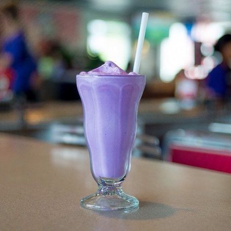 The Purple Cow, a '50s-inspired diner in Little Rock, Arkansas, has the all-purple-everything vibe down. The Purple Vanilla shake has been voted the Best Milkshake by Arkansas Times The Best Milkshake, Diner Aesthetic, 50s Aesthetic, Bubble Drink, Best Milkshakes, Purple Drinks, Cocktail Juice, Purple Cow, Vanilla Shake