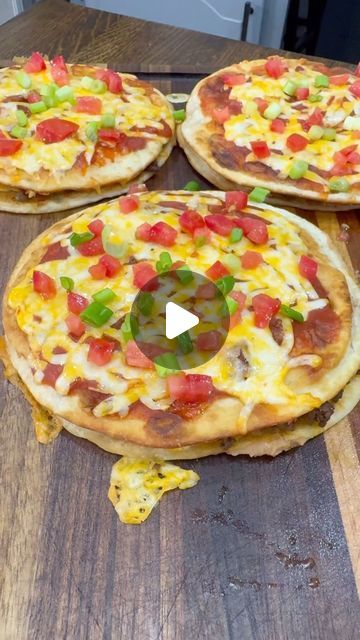 Recipes Using Flour Tortillas, Easy Mexican Pizza, Taco Bell Pizza, Mexican Pizzas, Luke Brown, Taco Bell Mexican Pizza, Coquille St Jacques, Mexican Pizza, Taco Ingredients