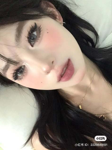 Unrecognisable Makeup, Xiaohongshu Makeup, Aesthetic Wonyoungism, Helloween Wallpaper, Asian Makeup Looks, Korean Eye Makeup, Pretty Makeup Looks, Dewy Makeup, Simple Makeup Looks