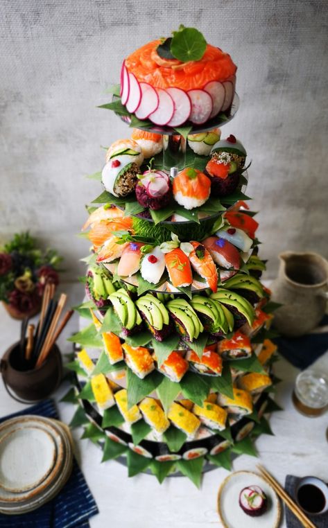 Made this sushi tower for fun! Sushi Display Presentation, Sushi Party Decorations, Sushi Tower, Sushi Birthday Party, Recipes Sushi, Sushi Birthday, Sushi Catering, Sushi Buffet, Malaysian Curry