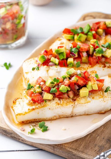 Pan-Seared Halibut in Butter Garlic Sauce and Easy Salsa Easy Fresh Salsa, Pan Seared Halibut, Halibut Tacos, Butter Garlic Sauce, Seared Halibut, Garlic Breath, Seared Fish, Halibut Recipes, Easy Salsa