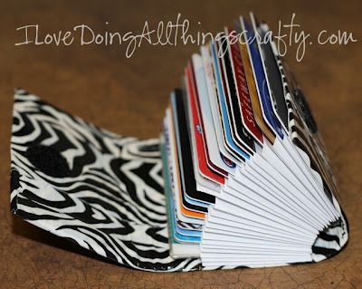 (I) (L)ove (D)oing (A)ll Things Crafty!: DIY "Credit Card" Wallet Diy Card Wallet, Credit Card Holder Diy, Duct Tape Diy, Card Holder Diy, Duct Tape Wallet, Duct Tape Crafts, Sac Diy, Wallet Tutorial, Credit Card Holder Wallet