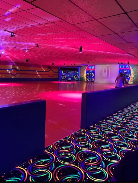 Roller Skating Background, 80s Skating Rink, Roller Skating Aesthetic 80s, Roller Skating Rink Aesthetic, Roller Rink Aesthetic, 80s Roller Rink, Roller Skate Rink, Arcadecore Aesthetic, Indoor Roller Skating