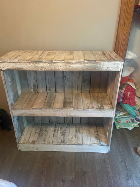 Pallet Box Ideas, Diy Home Decor Pallets, Diy Pallet Projects Indoor, Diy Pallet Dresser, Pallet Pantry Shelves, Pallet Furniture Indoor Shelves, Ideas With Wood Pallets, Diy Pallette Ideas, Diy Wooden Furniture Ideas