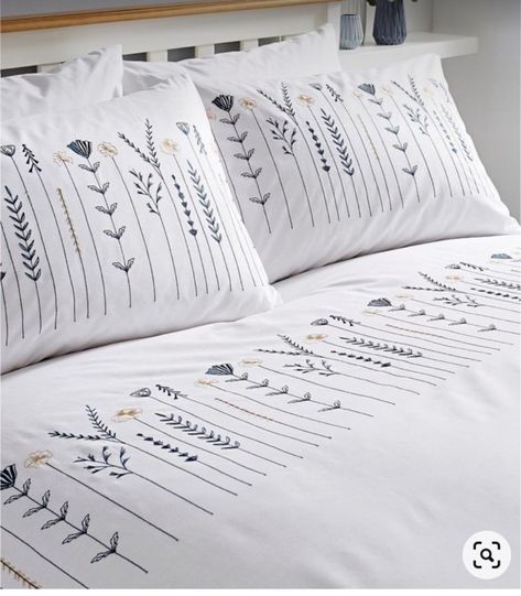 Bedsheet Ideas, Crochet Bedsheets, Embroidered Sheets, Bed Sheet Painting Design, Bed Cover Design, Embroidered Duvet Cover, Designer Bed Sheets, Embroidered Bedding, Bedding Ideas