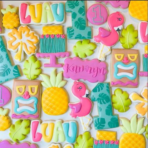 Luau Cookies, Tropical Birthday Cake, Hawaiian Cookies, First Birthday Cookies, Luau Birthday Party, Sugar Cookie Royal Icing, Hawaiian Birthday, Fiesta Tropical, Luau Theme