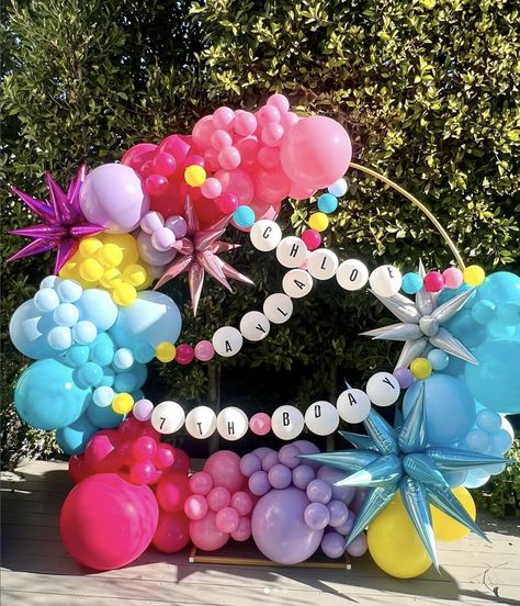 Taylor Swift Party Ideas (The Ultimate Planning Guide) - Pretty My Party Taylor Swift Parade Float, Taylor Swift Swim Party, Taylor Swift Piñata Ideas, Taylor Swift Pool Birthday Party Ideas, Taylor Swift Party Balloons, Taylor Swift Aesthetic Party, Taylor Swift Pool Party Ideas, Taylor Swift Pool Party, Taylor Swift Balloons