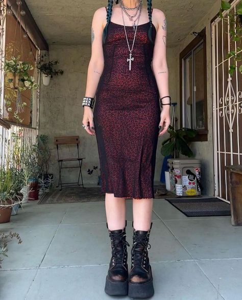 Date Night Goth Outfit, 90s Midi Dress Outfit, Black Floral Outfit, Y2k Date Outfit, Summer Clubbing Outfits, Casual Maxi Skirt Outfit, Casual Vampire Outfits, Red And Green Outfit, Mesh Dress Outfit