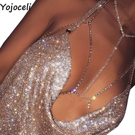 Jóias Body Chains, Body Necklace Chain, Glitter Outfit, Look Grunge, Body Necklace, Rhinestone Bra, Chain Bra, Body Chains, Foto Poses