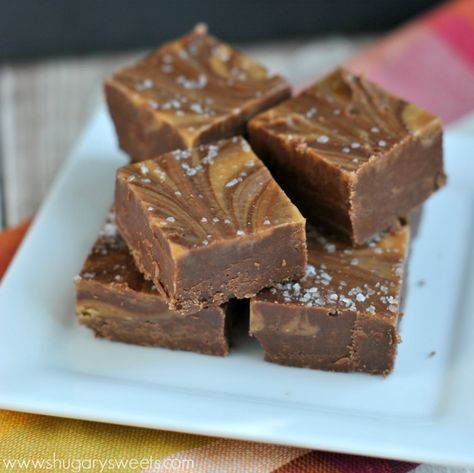 Salted Caramel Mocha Fudge: delicious recipe for a fun treat any time of year! Mocha Fudge, Caramel Treats, Salted Caramel Mocha, Shugary Sweets, Salted Caramel Fudge, Caramel Mocha, Fudge Recipes Easy, Caramel Fudge, Fudge Easy