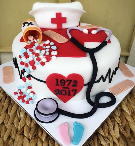 Nurse Cake Pills Retirement Graduation stethoscope bandaids fondant #JamieChristinesSweets Nursing Retirement Cake, Nurse Cake Ideas Simple, Nurse Retirement Cake, Dr Cake, Nursing Graduation Cakes, Nurse Cake, Patriotic Cake, Nursing Cake, Nurse Party