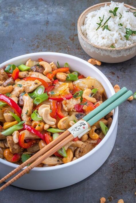 Kip cashew met rijst Easy Diner, Healthy Diners, Healthy And Unhealthy Food, Recovery Food, Foreign Food, Diner Recipes, Clean Cooking, Dinner Recipes Easy Quick, Quick Healthy Meals