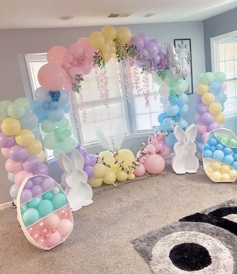 Kids Table Decor, Easter Decoration Ideas, Easter Theme Party, Easter Birthday Party, Party Balloons Diy, Easter Outdoor, Easter Backdrops, Easter Garland, Spring Decorations