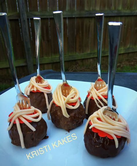 Spaghetti and meatball cake pops on tiny forks. These were so fun to make. Meatball Cake, Ratatouille Birthday Party, Ratatouille Birthday, Ratatouille Party, Creative Deserts, Pizza Dinner Party, Mafia Theme, Italian Birthday, Dq Cakes