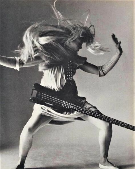 Tina Weymouth, Tom Tom Club, Stop Making Sense, Bass Guitar Lessons, David Byrne, Bass Players, Guitar Girl, Patti Smith, Women In Music