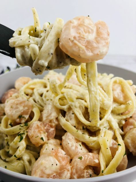 Slow Cooker Shrimp Alfredo, Slow Cooker Garlic Shrimp Pasta, Crock Pot Shrimp Alfredo, Crockpot Shrimp Alfredo Slow Cooker, Crockpot Shrimp Alfredo, Slow Cooker Shrimp Recipes, Alfredo Slow Cooker, Pasta Craving, Crab Alfredo