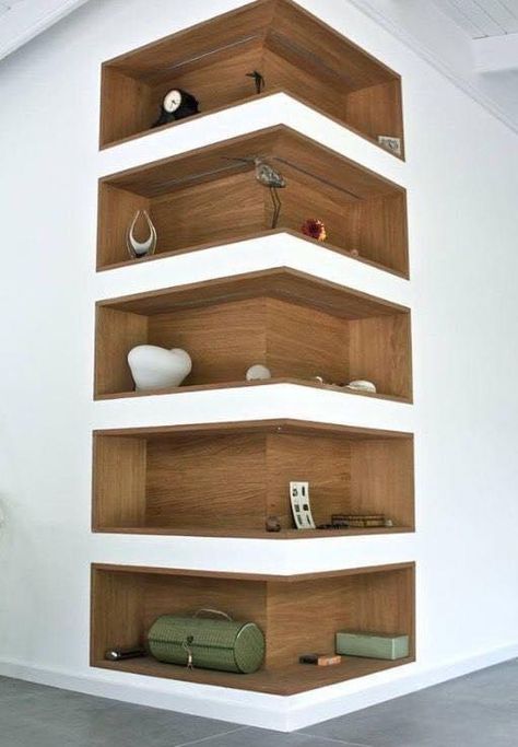 Small Flat Ideas, Diy Bookshelf Plans, Diy Corner Shelf, Corner Shelf Ideas, Corner Shelf Design, Diy Bookshelf, Bookshelf Inspiration, Interior Design Per La Casa, Regal Design