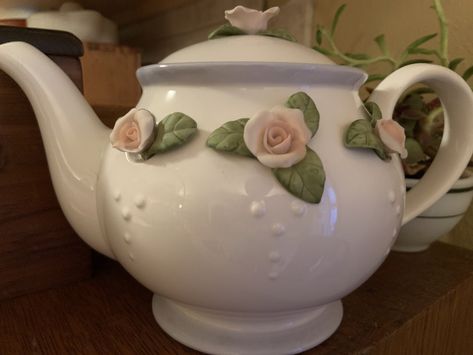 Rose Teapot, Cute Teapot, Bozeman Mt, Teen Room Decor, Dreamy Room, September 23, Clay Art Projects, Tea Makers, Porcelain Doll