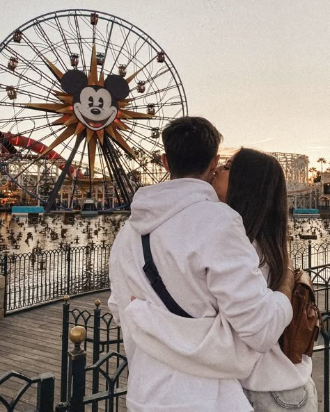 Disneyland Couples Pictures, Jess Conte, Disney Photo Ideas, Cute Relationship Photos, Couple Picture Poses, Disney Photos, Disney Couples, Cute Couples Photos, Couples Poses For Pictures