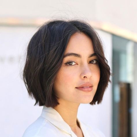 Cropped No-Bangs Brunette Bob Getextureerde Bob, Asymmetrical Bob Short, Short Pixie Bob, Short Wavy Bob, Brunette Bob, Layered Bob Short, Short Bob Haircuts, Hair Makeover, Short Bob Hairstyles