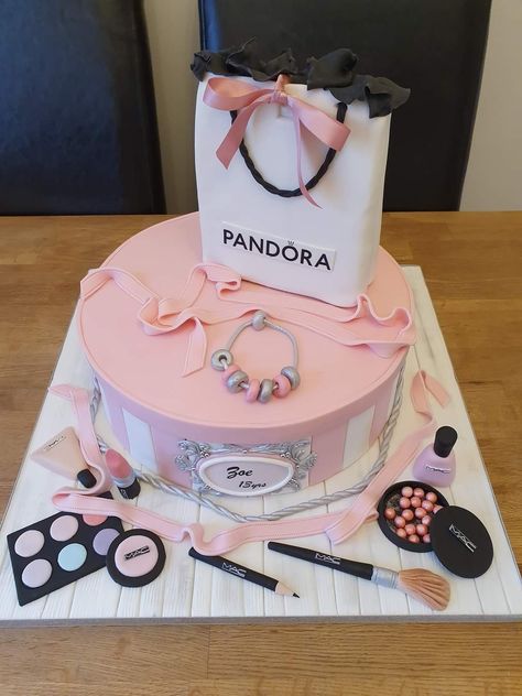 Pink 21st Birthday Cake, 16th Birthday Cake Ideas, Pandora Cake, Tort Special, 16th Birthday Cake, Bd Cake, 14th Birthday Cakes, Torte Decorate, Teen Cakes