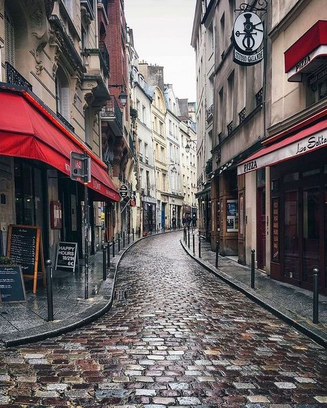 Paris P@RIS #ThisisParis on Instagram: “The Rue Galande beautifully photographed by @patrickcolpron #thisisparis always something new to discover, taste and experience #paris…” Paris Background, Pictures Of Paris, Cobblestone Streets, Paris Pictures, Best Pictures, Book Nooks, Aesthetic Backgrounds, Paris France, Something New