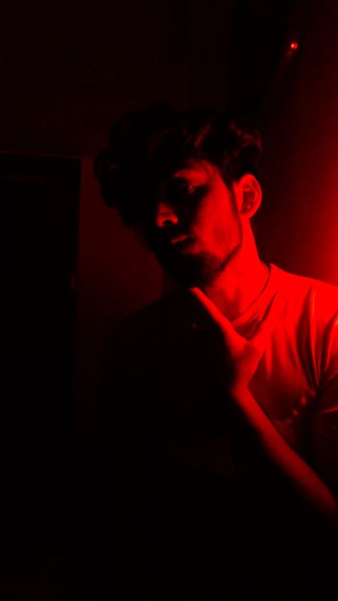 Self portrait photography boy red lighting photography Dslr Self Portraits, Male Self Portrait, Photography Self Portrait, Portrait Photography Lighting, Red Lighting, Photography Ideas At Home, Diy Jar, Lighting Photography, Photography Men