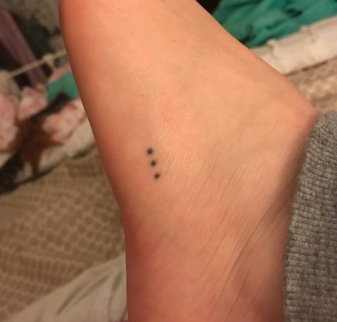 Continue Tattoo Ideas, Really Small Tattoos, Tiny Stick And Poke Tattoos, Cute Stick And Poke Tattoo, Small Tattoos Minimalist, Mini Tattoos With Meaning, Dot Tattoo Meaning, 2x2 Tattoo Ideas, Minimalist Tatoos