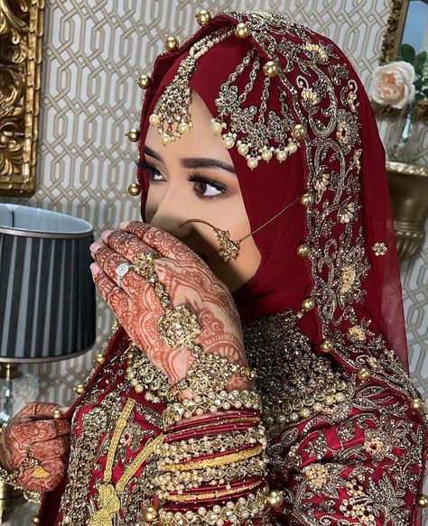 Beautiful Pakistani Hijabi Bride Indian Hijabi Bride, Hijab Bride Pakistani, Hijabi Bride Pakistani, Bride With Hijab, Muslim Wedding Dress Hijab Bride, Hijabi Bride, Wedding Hijab Styles, Bridal Hijab Styles, Muslim Wedding Gown