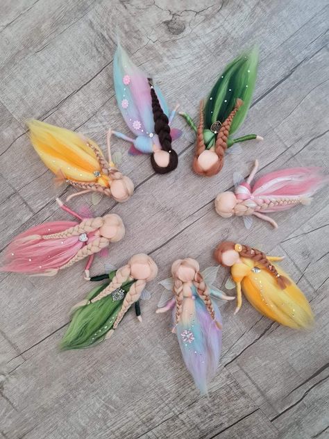 Waldorf Fairy Doll, Needle Felt Toys, Felted Fairies, Diy Yarn Dolls, Needle Felted Fairy, Felted Dolls, Dolls Handmade Diy, Wool Dolls, Yarn Dolls