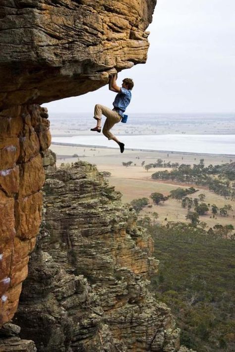 Hang High. Yeah, I just have this overwhelming need to fight gravity. Sure! Climbing Shirts, Crazy Stunts, Action Photos, Rock Climbers, Mountain Climbing, Kitesurfing, Photo Vintage, Skydiving, Parkour