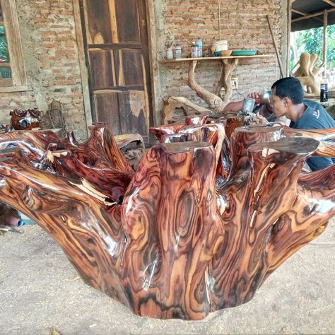 This table make from rosewood Root Table, Rustic Furniture Design, Woodworking Craft, Modern Wood Furniture, Carved Table, Furniture Redos, Antique Dining Tables, Tree Carving, Wood Logs