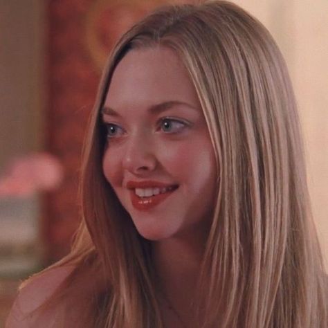 Karen Smith, ISFP sx 9w1 - so 3w2 - sp 7w6 Mean Girl 3, Mean Girls Aesthetic, Mean Girls Movie, Karen Smith, 2000s Girl, Celebrity Skin, Most Beautiful Eyes, Amanda Seyfried, Mean Girls