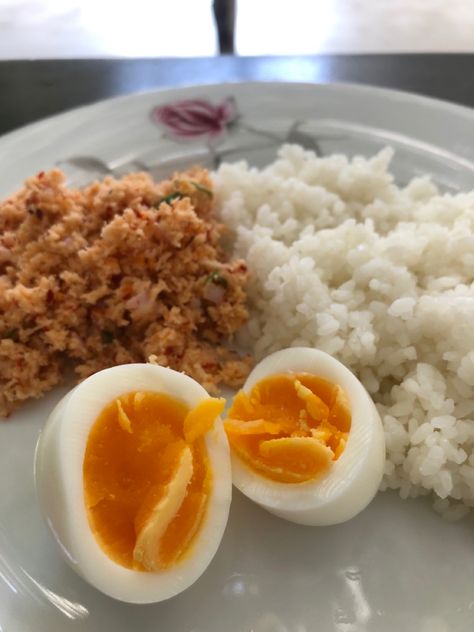 White rice with coconut sambol and a boiled egg Egg And Rice, Vision Board Inspiration, Boiled Egg, White Rice, Boiled Eggs, Aesthetic Food, Food Dishes, Food Ideas, Egg