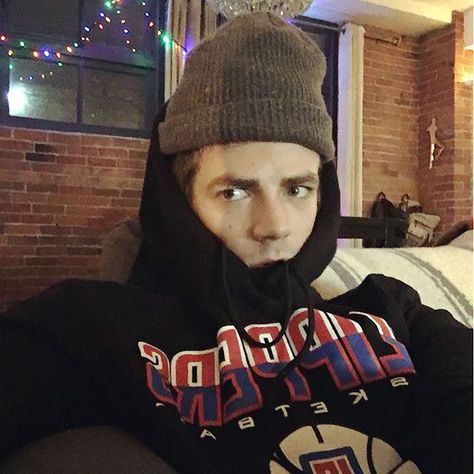 grantgust Instagram - When you've been on Christmas vaca for 20 min and already don't know what to do like.. Glee Funny, Flash Funny, Flash Barry Allen, The Flash Grant Gustin, Flash Tv Series, Fav Celebrities, Fastest Man, Supergirl And Flash, Barry Allen