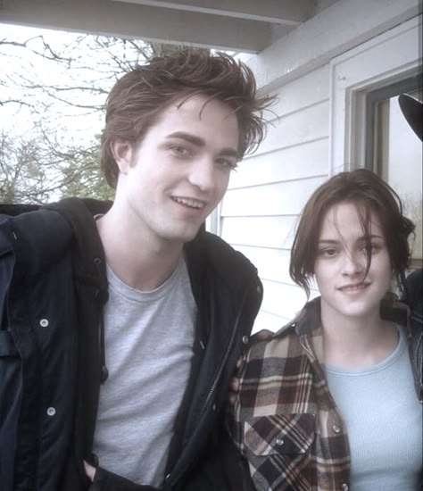 Harry Potter Stranger Things, Magic Harry Potter, Twilight Core, Twilight Vibes, Twilight Aesthetic, Twilight Film, Twilight Pictures, Edward Cullen, Bella Swan