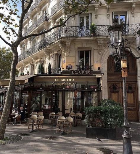 Paris Vibes, Parisian Lifestyle, French Cafe, Paris Cafe, Paris Aesthetic, Paris Trip, City Of Love, Living In Paris, Paris Apartments